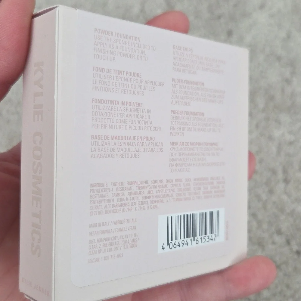 Kylie Cosmetics Natural Blur Powder Foundation - 3N - Picture 3 of 9